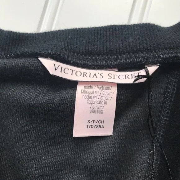 •Victoria’s Secret• black velour lounge top - Picture 5 of 5